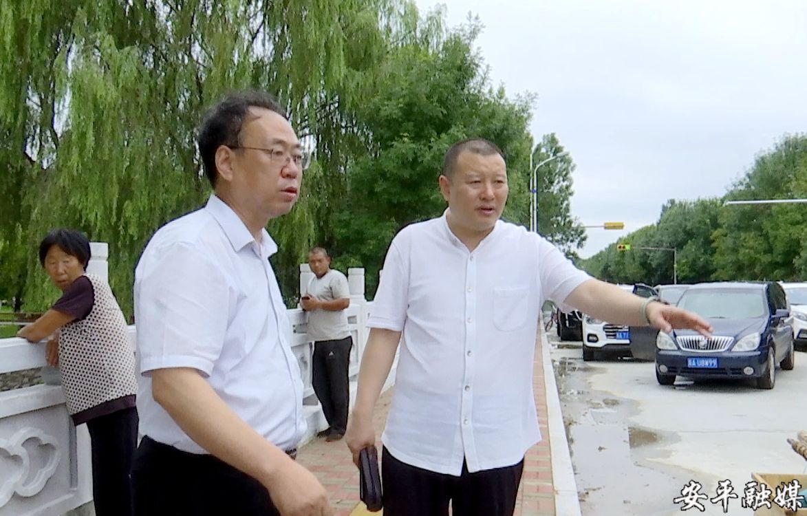张勋一行先后到县防汛指挥部指挥中心,富民路南段进行调研.