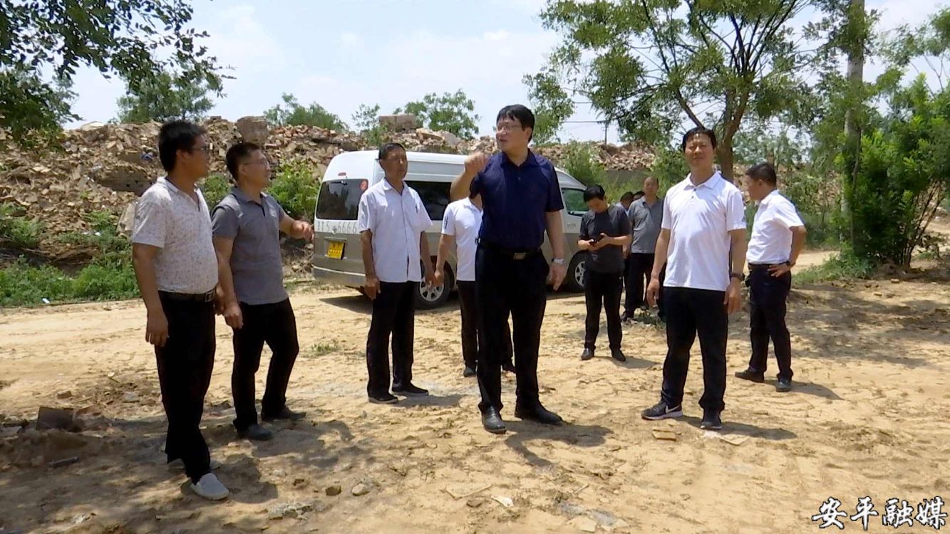 县委书记范庆法就全县重项工作进行调研